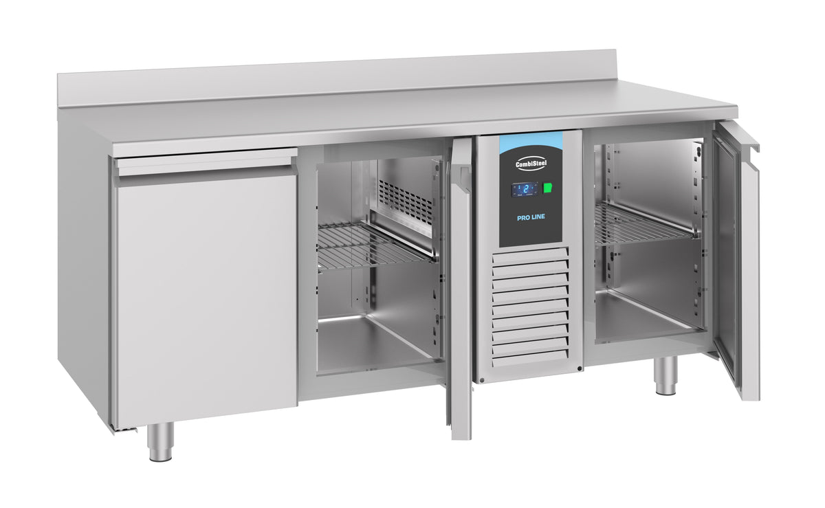 Kühltisch / 700 Serie / Monoblock / mit Aufkantung / 3 Türen / 474 L / Combisteel