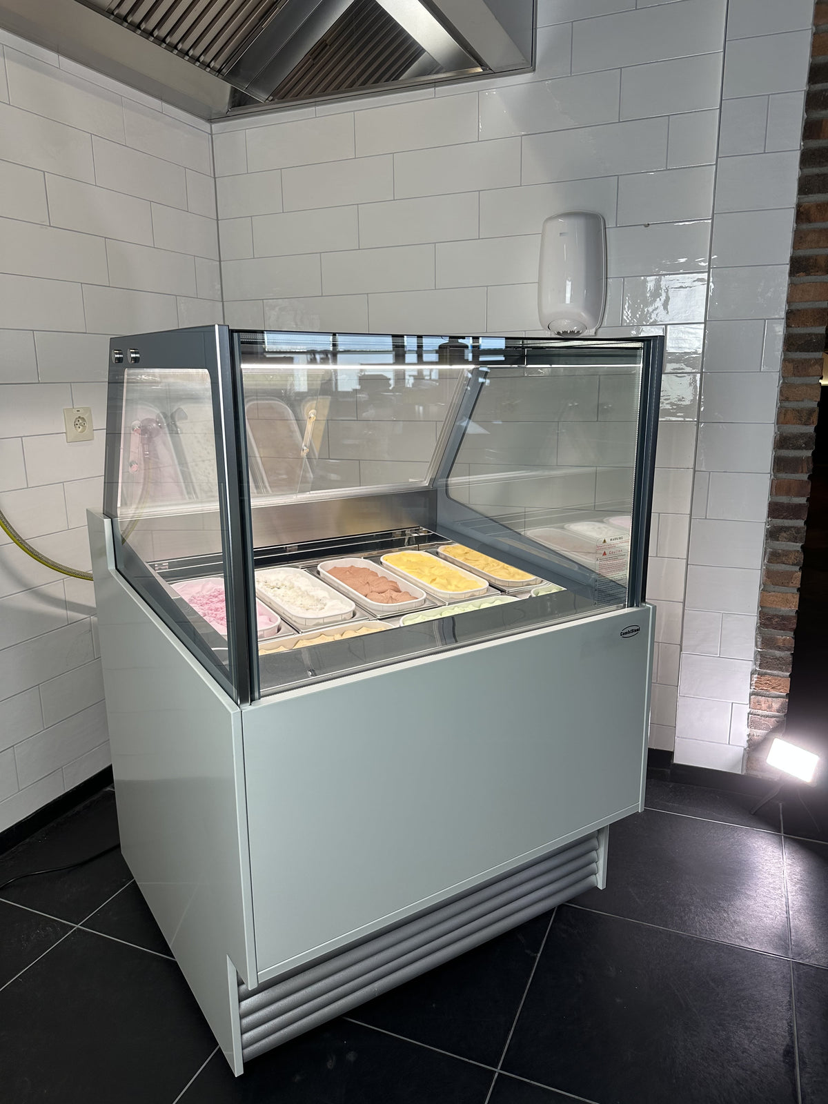 Speiseeisvitrine / Komodo / 6 × 5 L / Weiß / 910 × 880 × 1300 mm / Combisteel