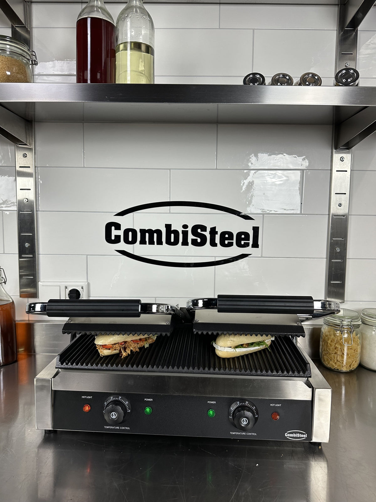 Elektrischer Doppel-Kontaktgrill gerillt 3,6 kW / Combisteel – professioneller Kontaktgrill für Gastronomie