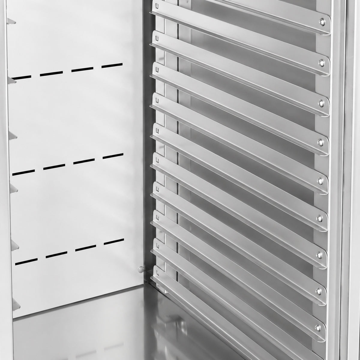 Bankettwagen / gekühlt / 20× 1/1GN / 290 L / 672 × 780 × 2030 mm / Combisteel