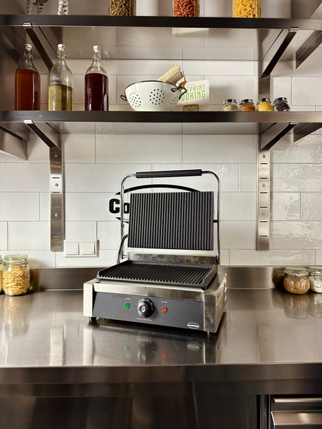 Panini-Kontaktgrill gerillt 2,2 kW / Combisteel