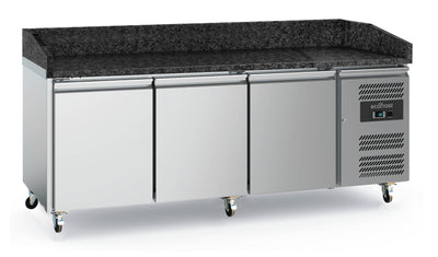 Pizzatisch / schwarze Granit-Arbeitsplatte / 3 Türen / mit Radsatz / 471 L / Combisteel