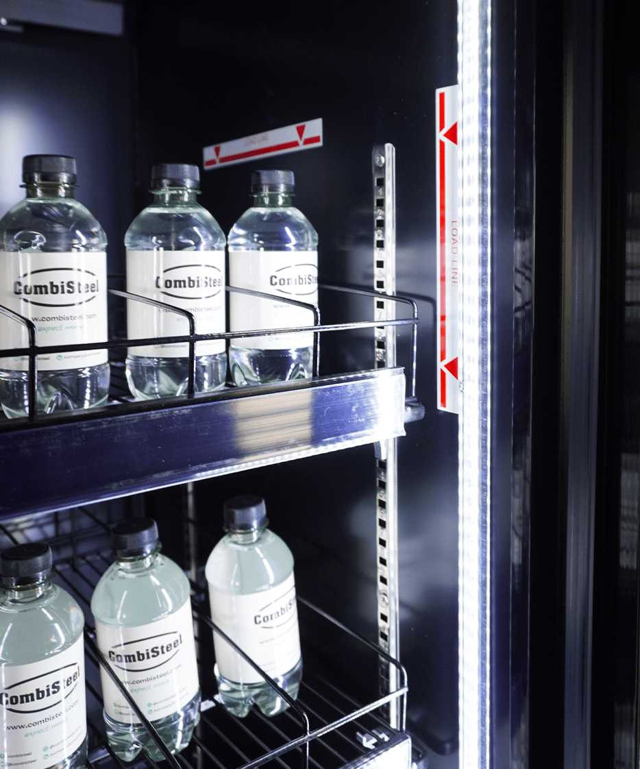 Getränkekühlschrank 3 Glastüren SCHWARZ CEB-1600R BL